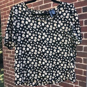 Black and White Daisy Top